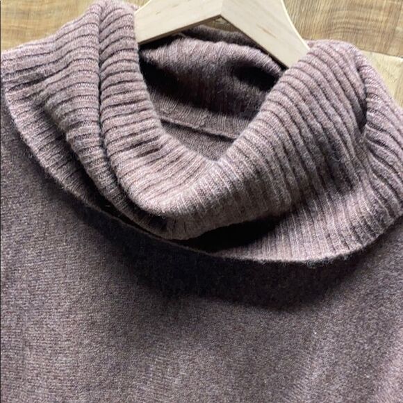 InCashmere Turtleneck Sweater  - Picture 6 of 6